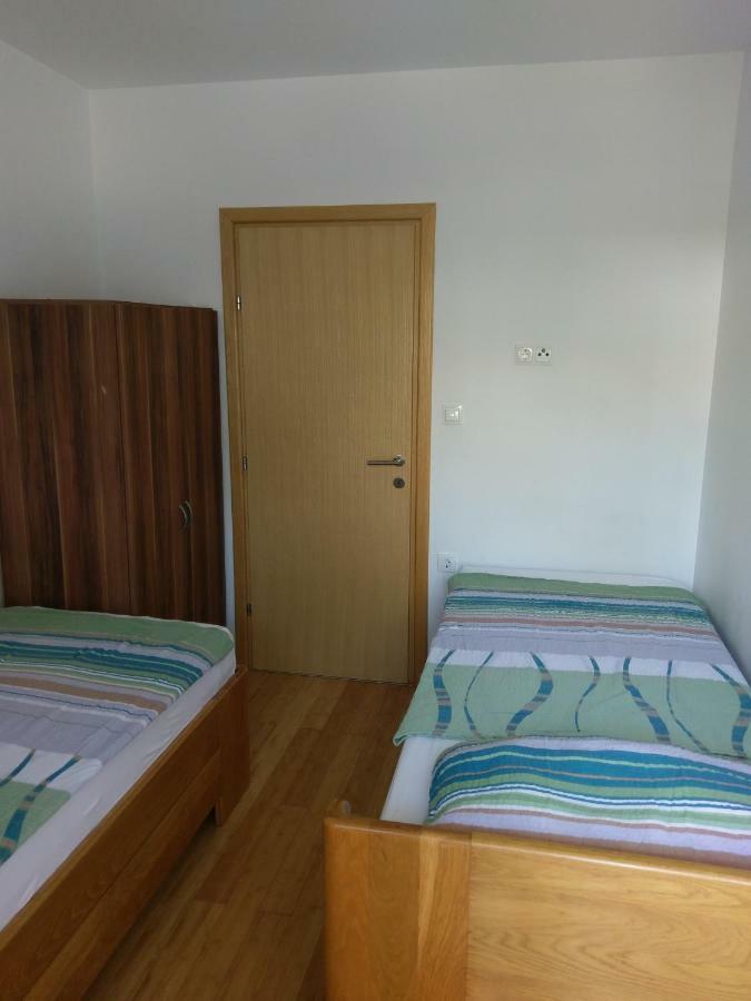 Apartments President Novalja Buitenkant foto